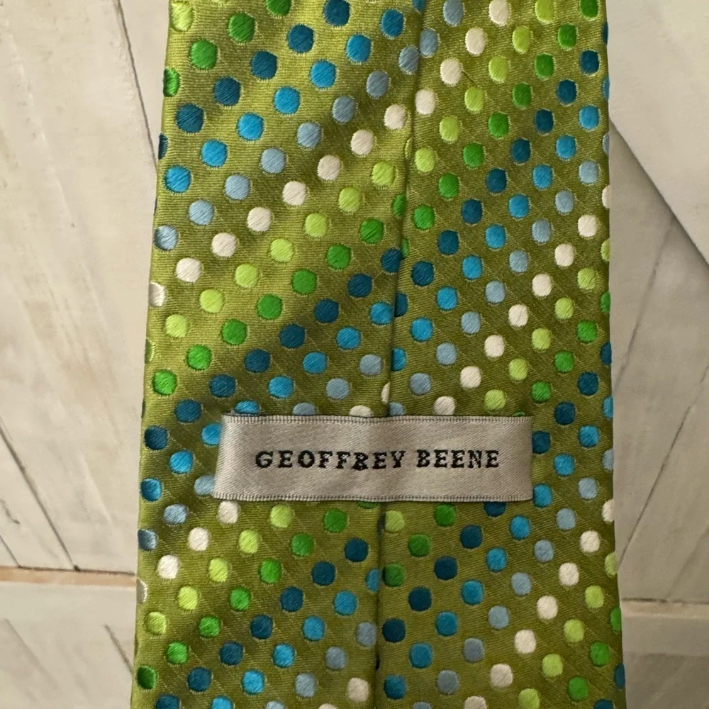 Geoffrey Beene necktie
